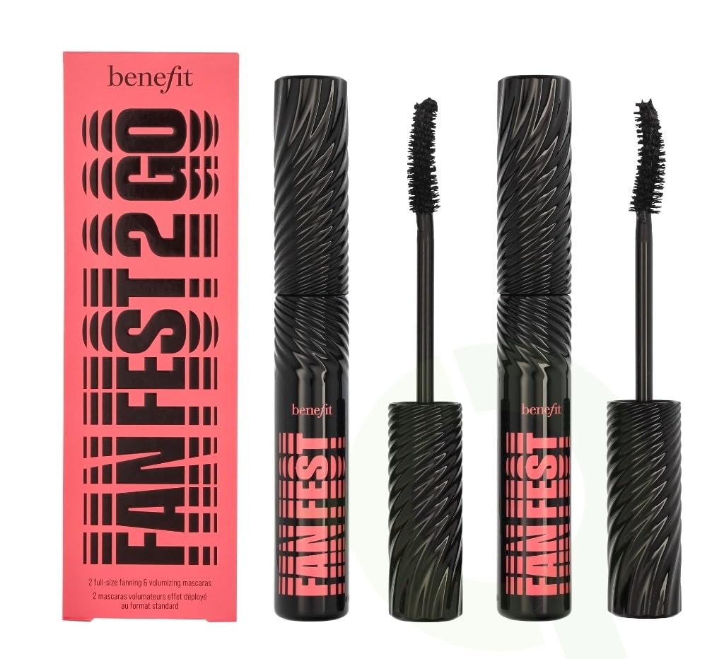 Benefit Fan Fest brush close-up showing curved fibers for lifted, separated lashes