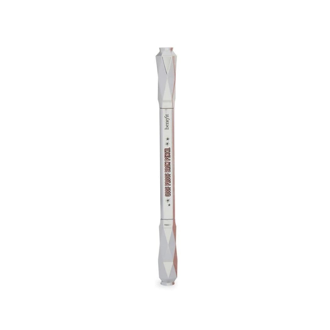 Benefit close-up of pencil tip for precise shaping and definition