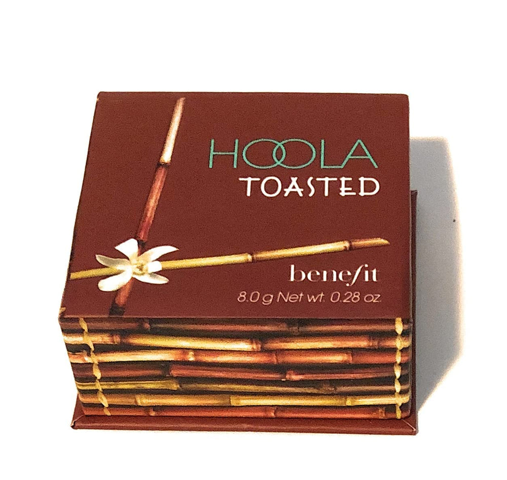 Benefit Hoola Toasted Deep beside a brush showing compact size and travel-friendly benefit