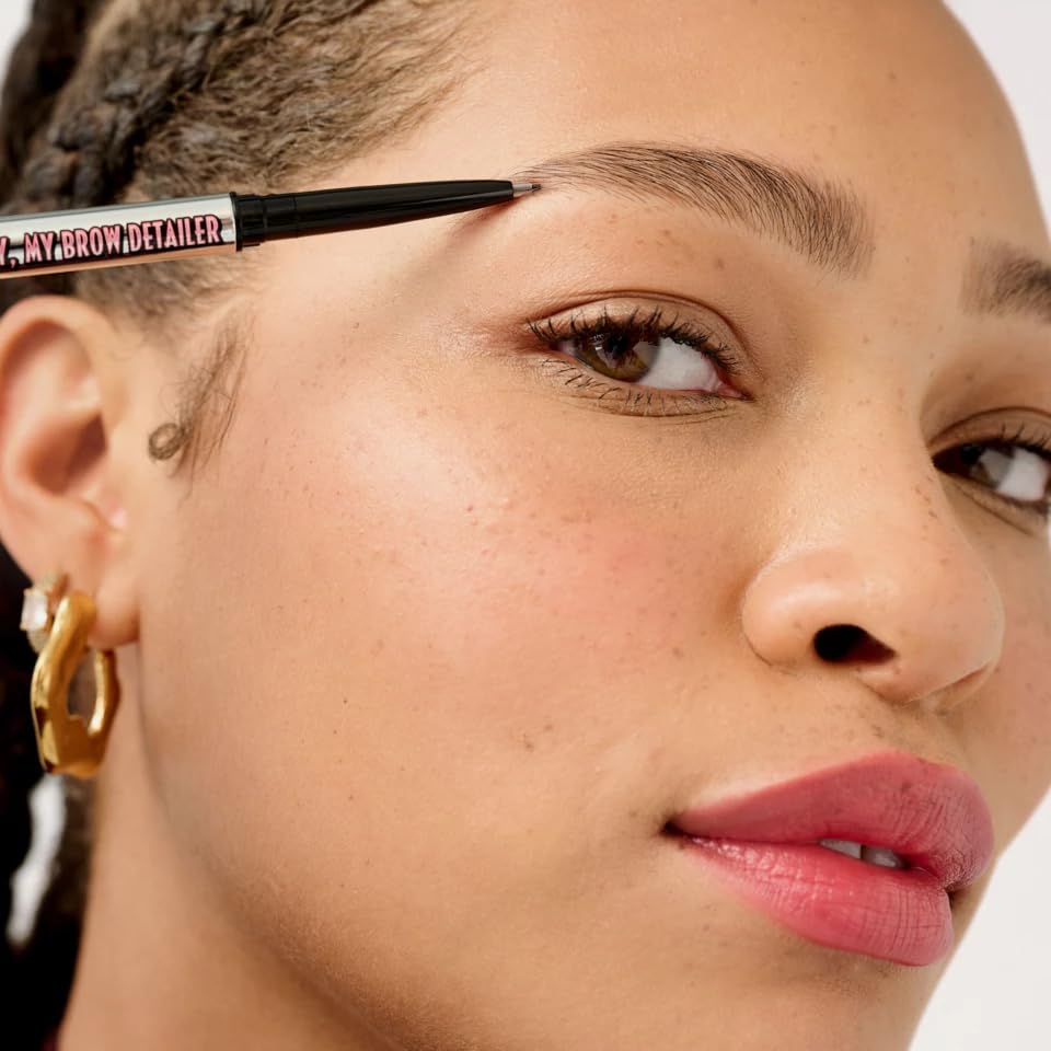 Benefit Precisely My Brow Detailer buildable texture image highlights smooth, blendable color with comfortable glide.