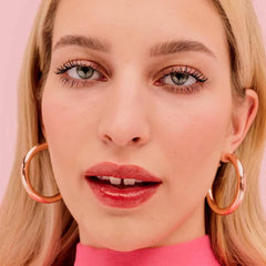 Benefit Splashtint on lips lifestyle application demonstrating hydrated look