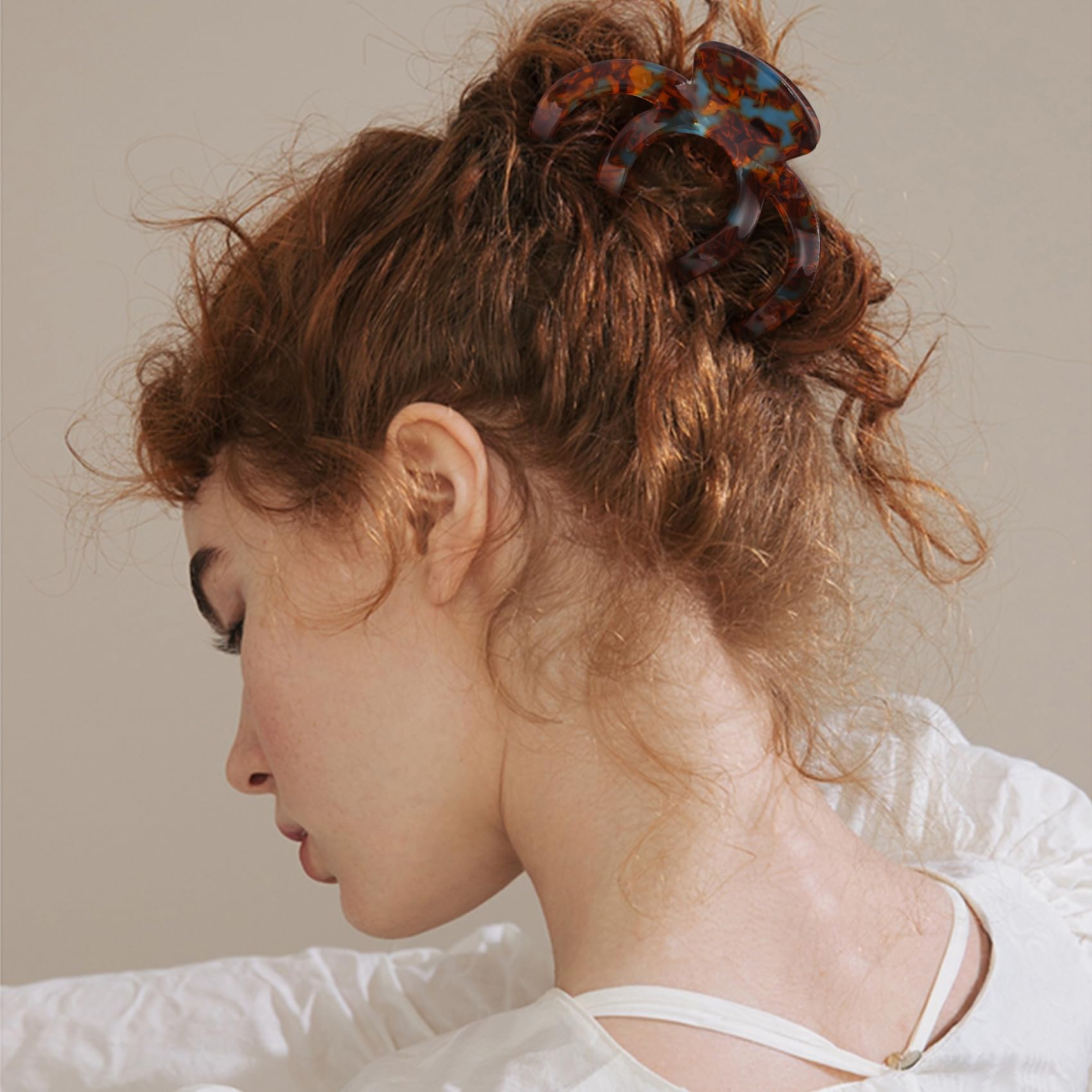 Bgffuy octopus hair clip in hand demonstrating size for thick hair control