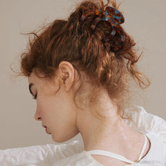 Bgffuy octopus hair clip in hand demonstrating size for thick hair control