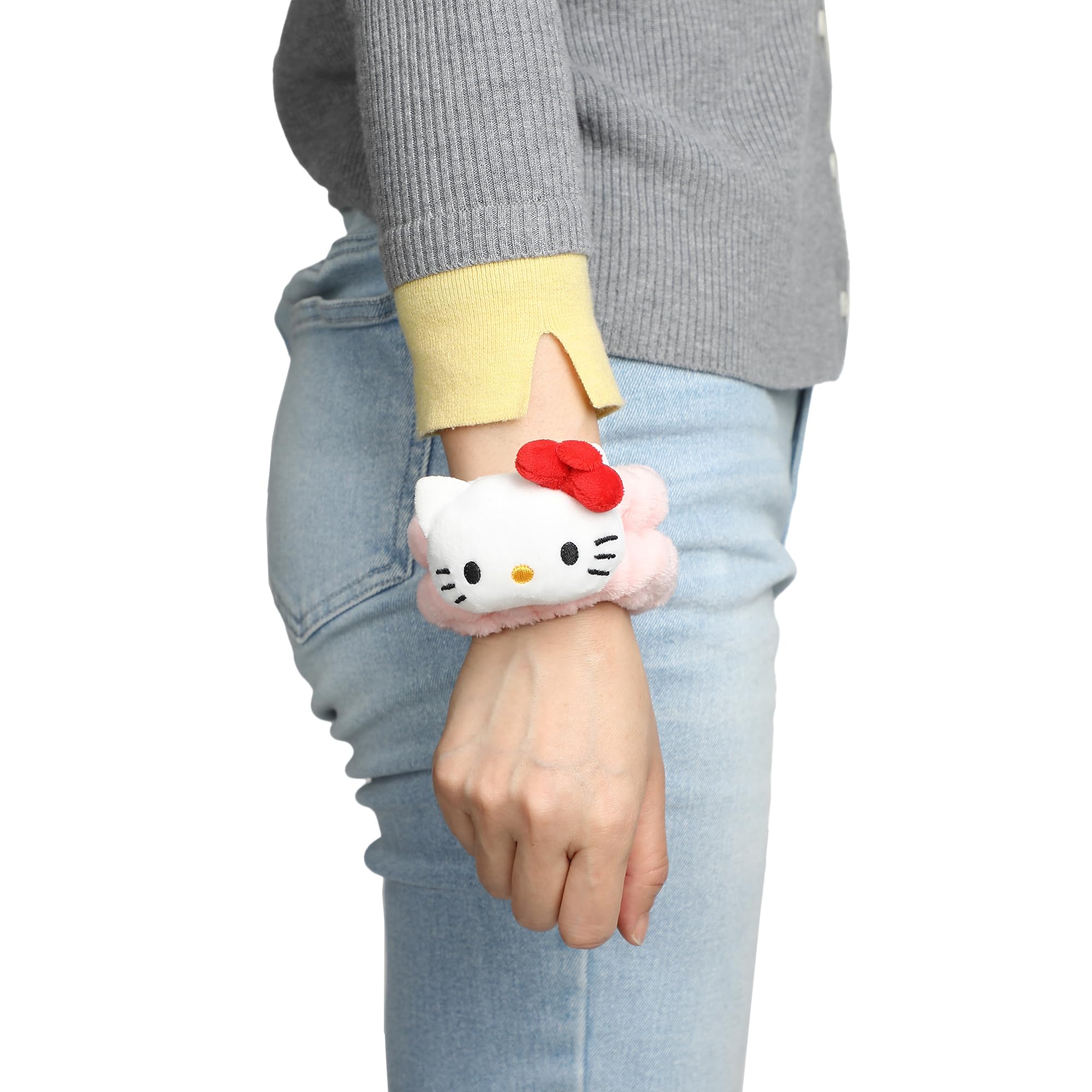 Bioworld Hello Kitty product display showing cheerful towels for gifting.