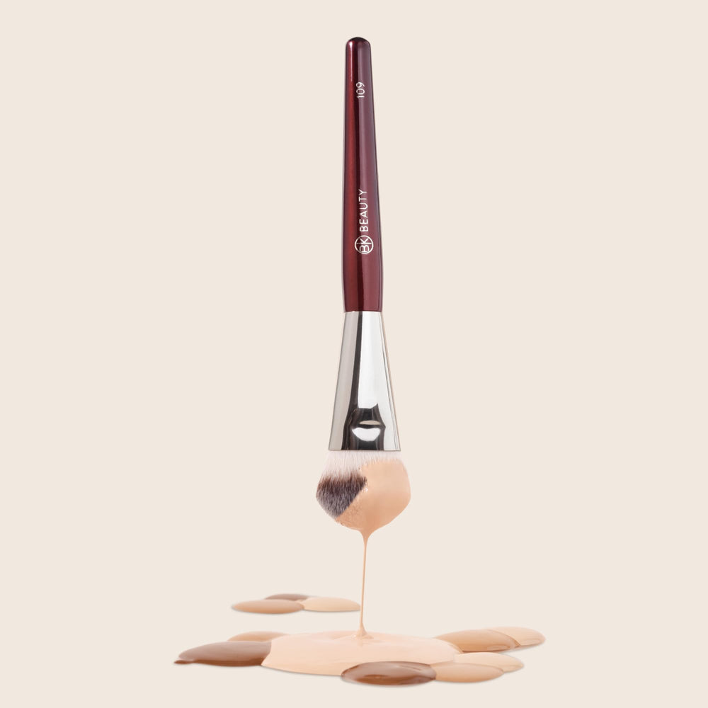 BK Beauty 109 with ergonomic handle supports comfortable daily makeup.
