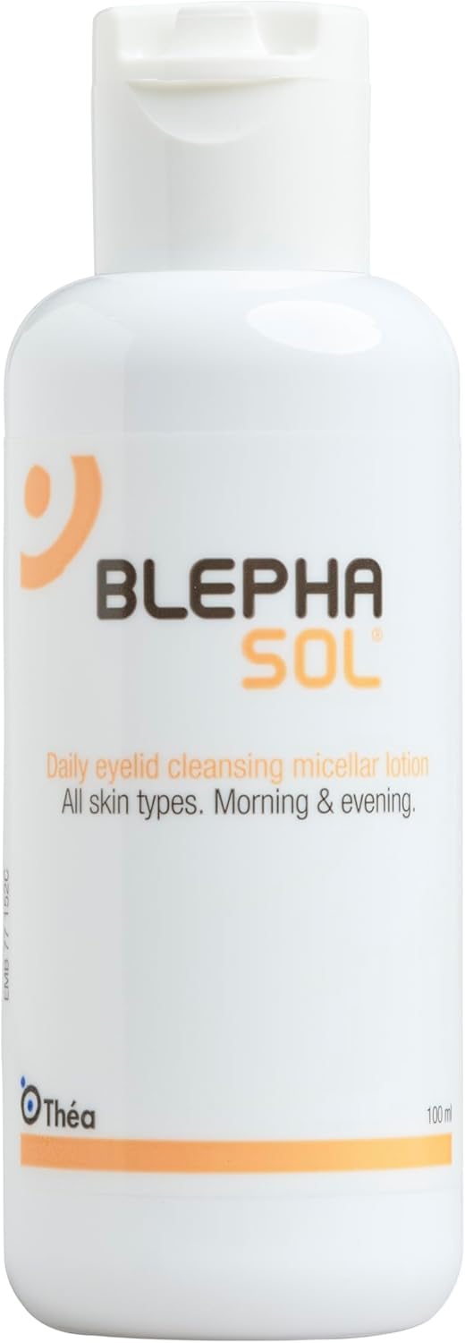 Blephasol eyelashes being wiped clean demonstrates makeup removal without residue.