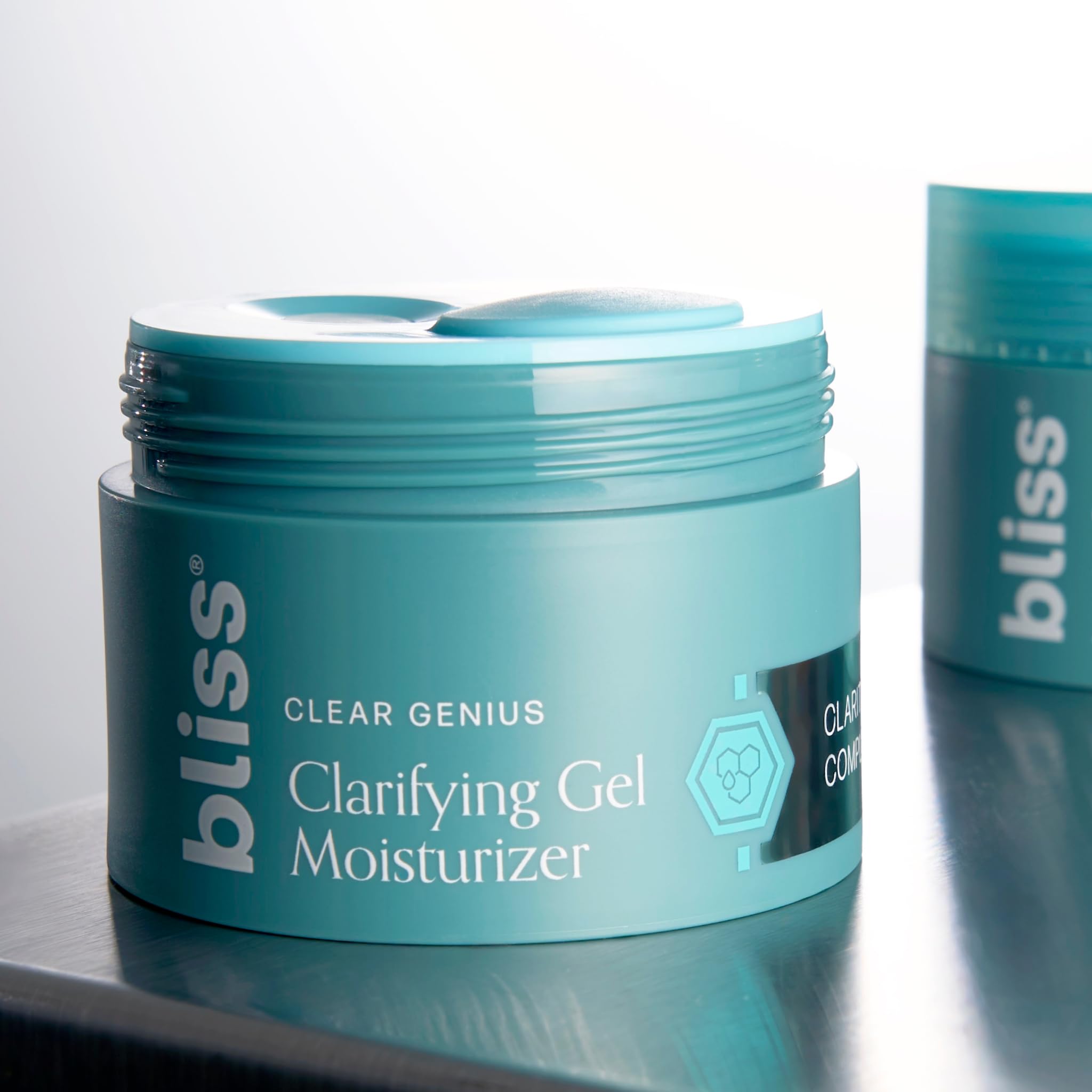 Bliss CLARITY 5 Complex illustration indicating pore decongestion and balanced oil