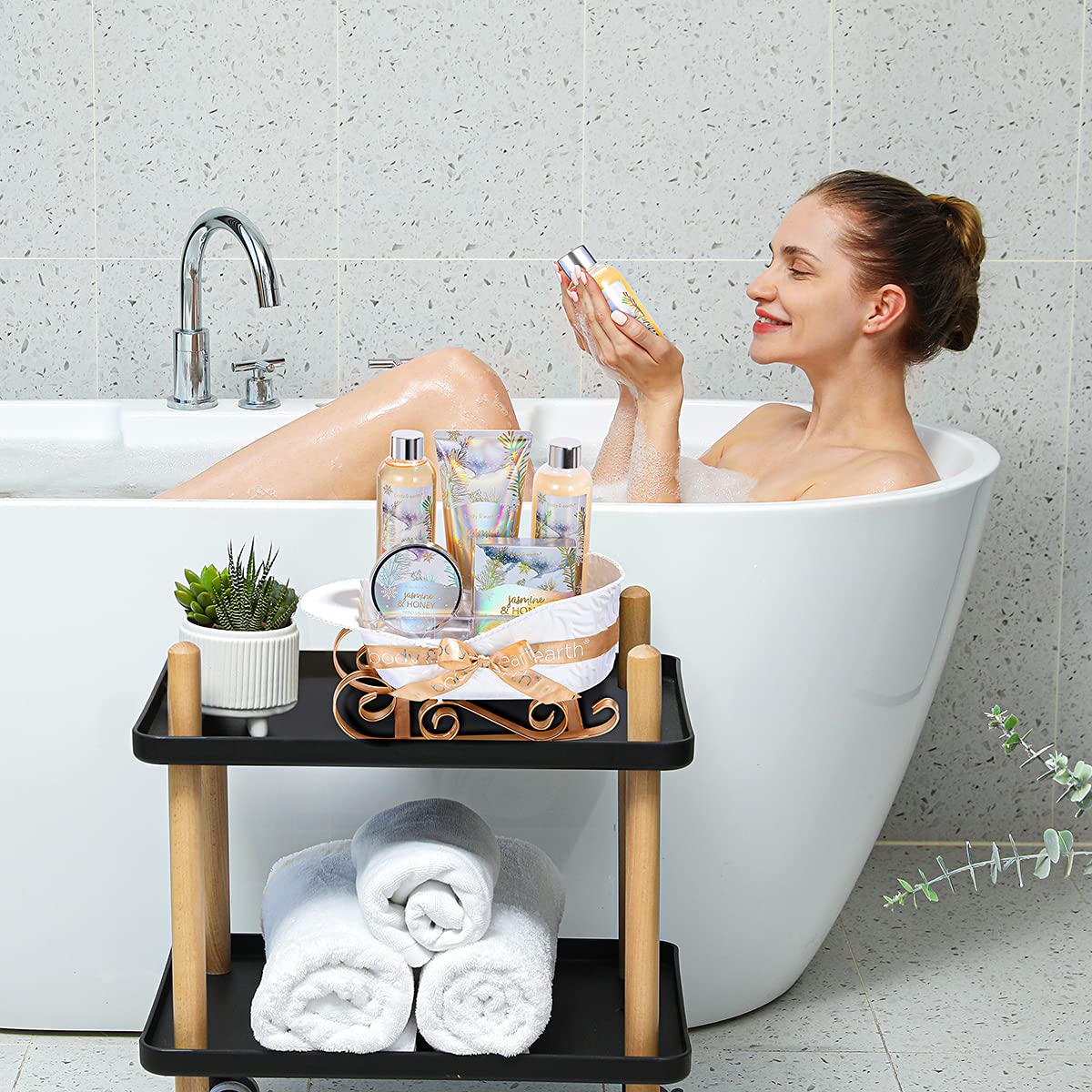 Body & Earth Spa Kit Presentation conveys a complete home spa experience.