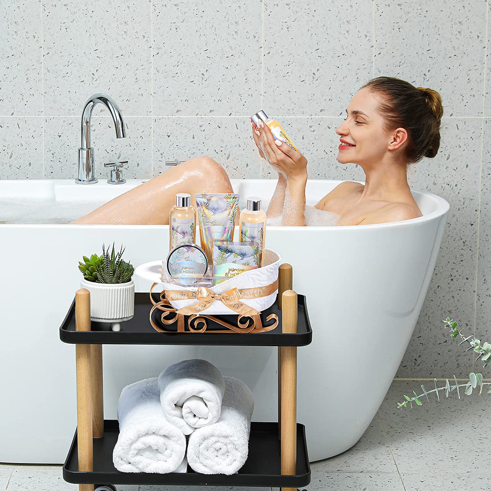 Body & Earth Spa Kit Presentation conveys a complete home spa experience.