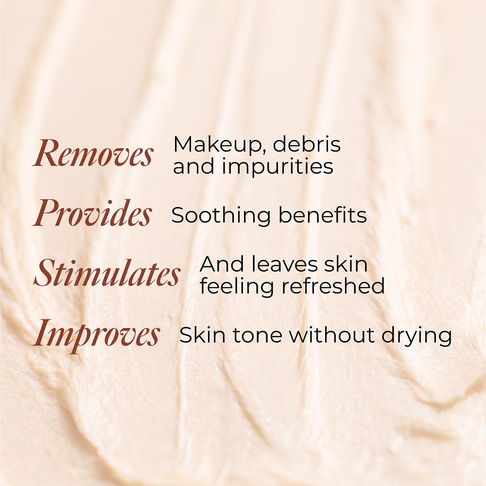 Borghese Crema Saponetta swirling lather on the face for a pore-friendly cleanse.