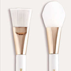 Borghese Deluxe Mask Applicator rinse for hygienic reuse with warm water.