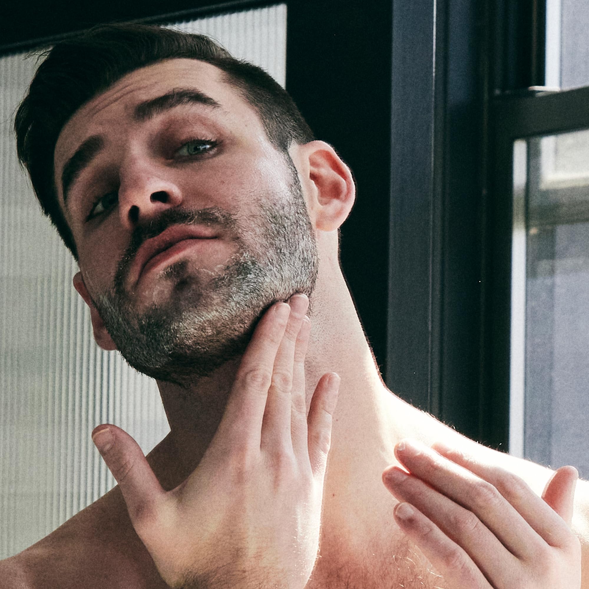 Brickell Men’s Beard Oil ingredients highlighting argan and jojoba for nourishment.