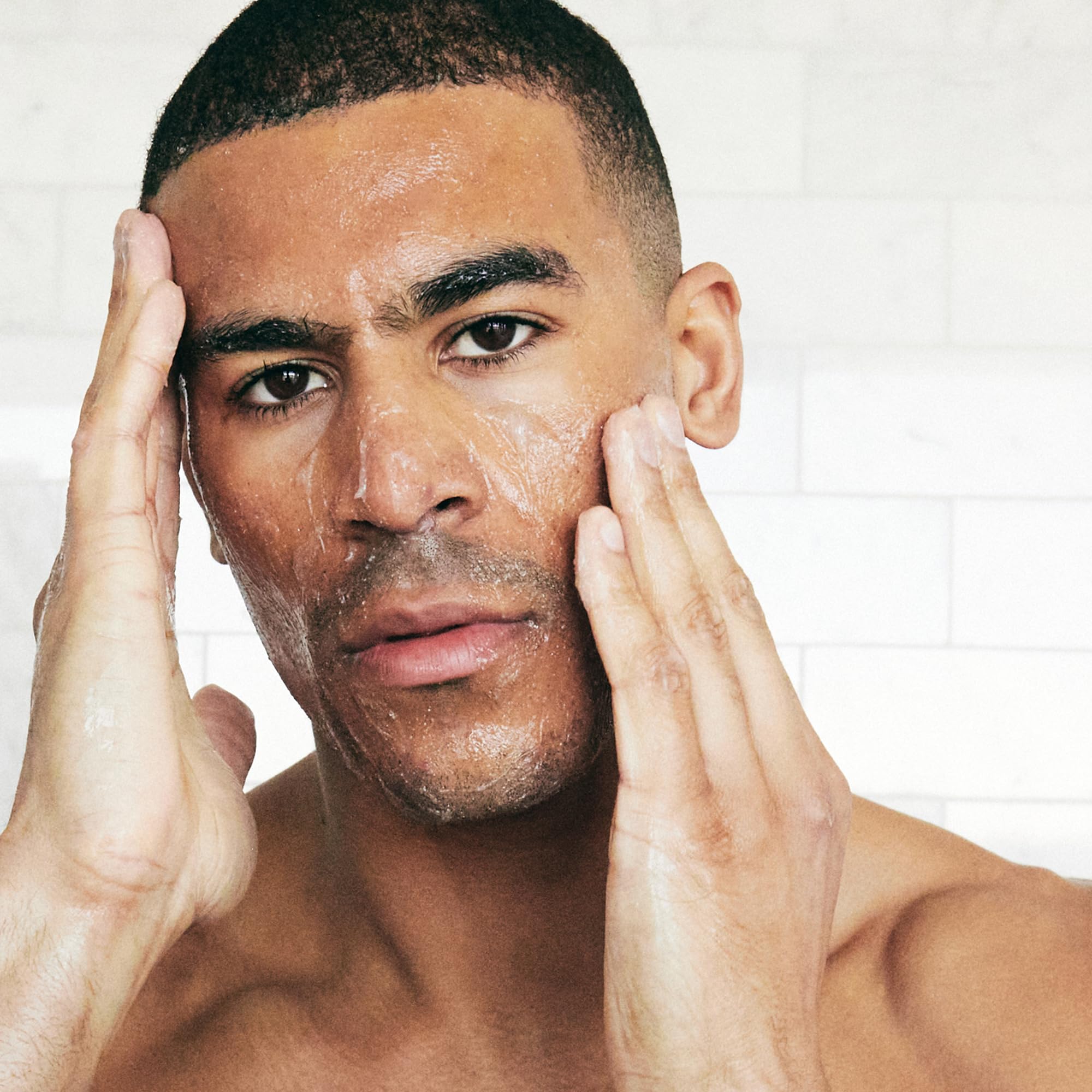 Brickell Men's 6 in 1 application-closeup—gentle gel for post-shave soothing.