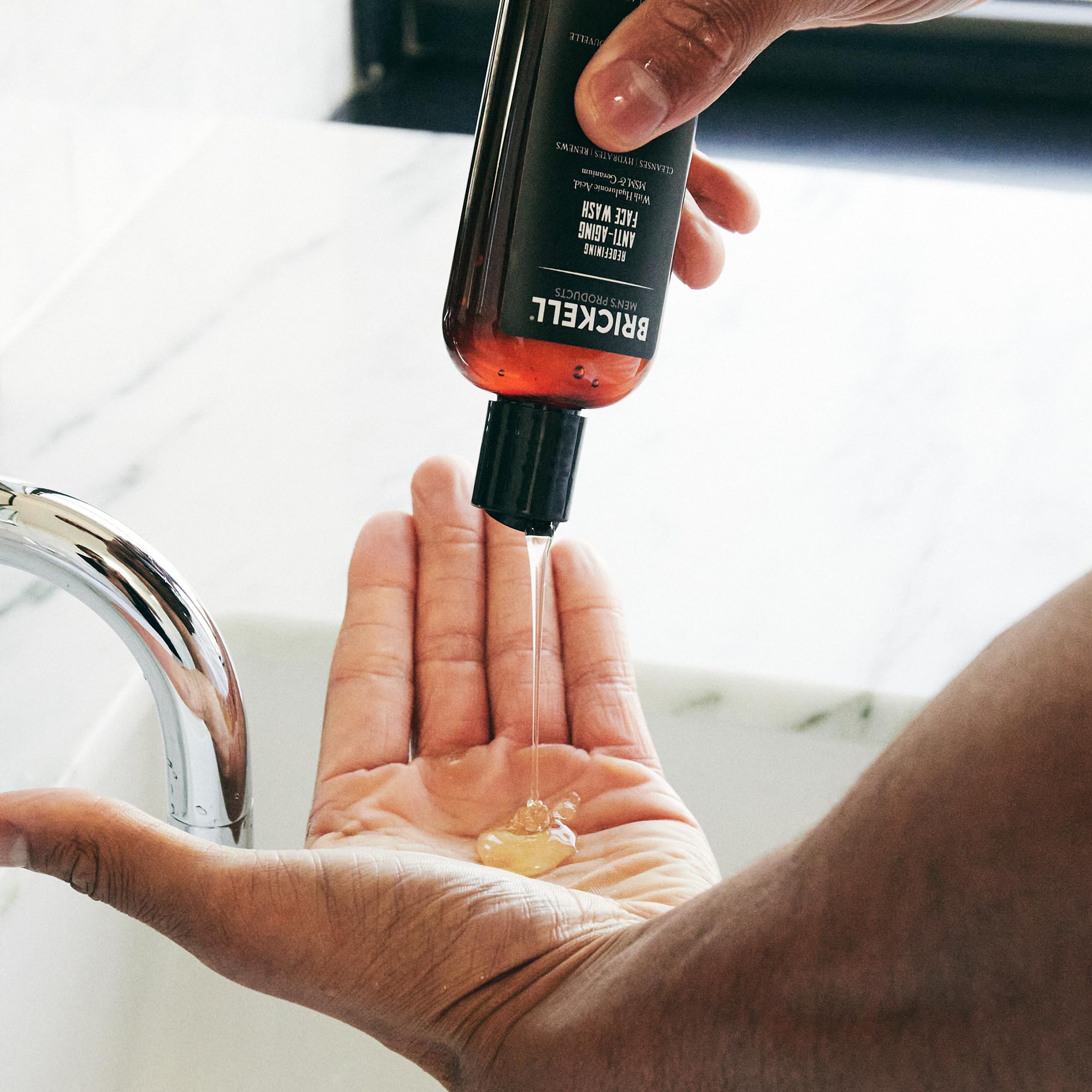 Brickell Men's Redefining Anti-Aging Face Wash geranium-ingredient provides natural aroma and balanced skin feel.
