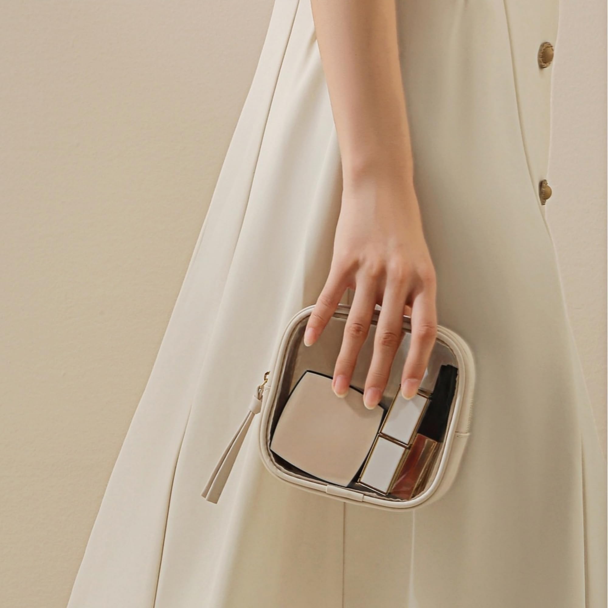 BS-MALL transparent organizer makes on-the-go items easy to locate during daily routines.