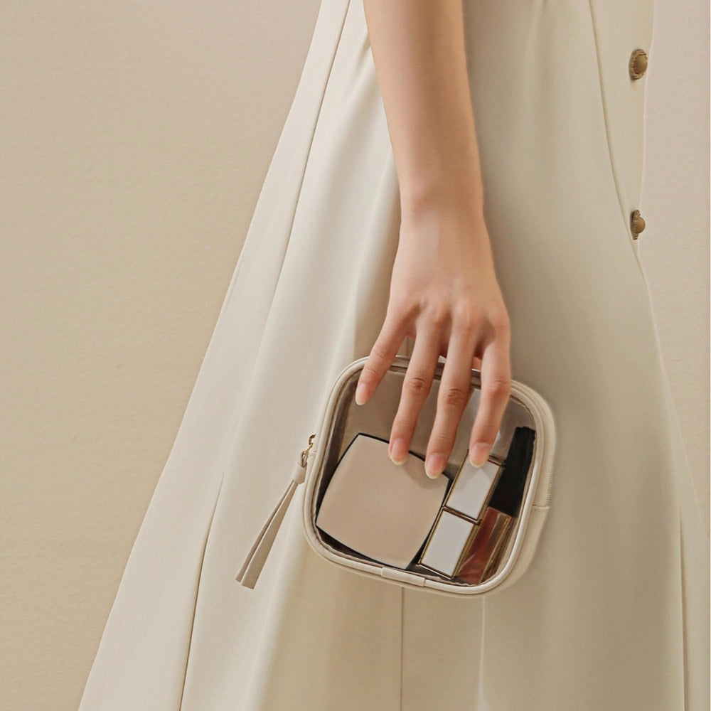 BS-MALL transparent organizer makes on-the-go items easy to locate during daily routines.