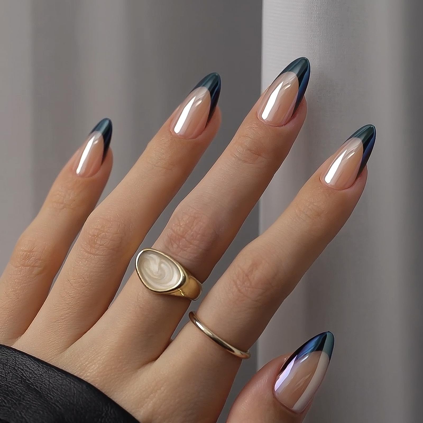BTArtbox Black Swan french-tip nails showcase a glossy finish for salon-ready looks.