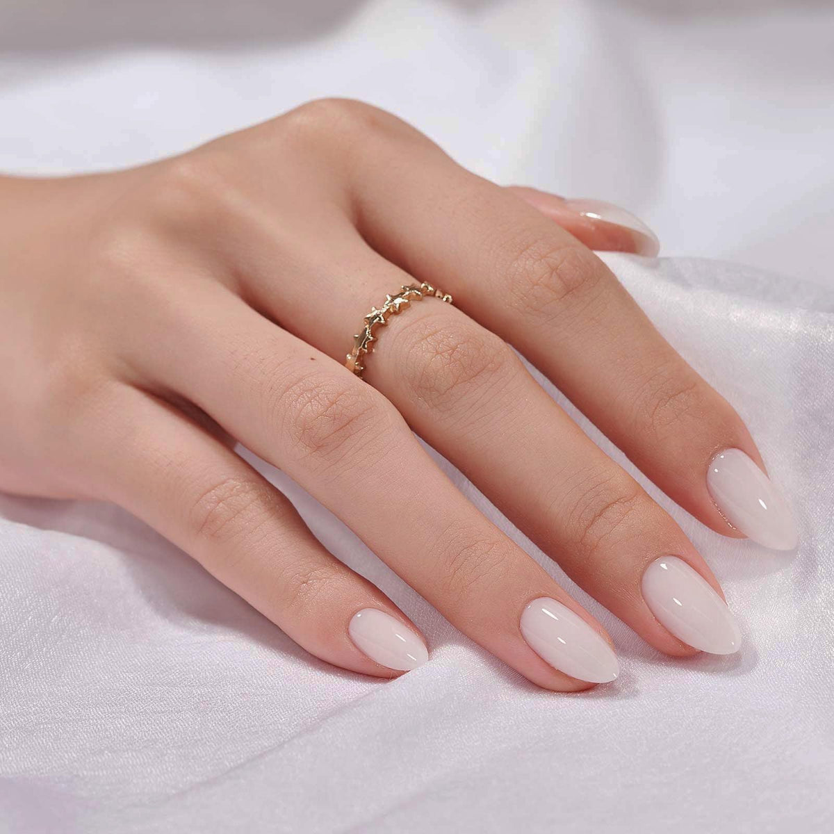 BTArtbox Cream Puff nails close-up shows natural gel finish for salon-like nails