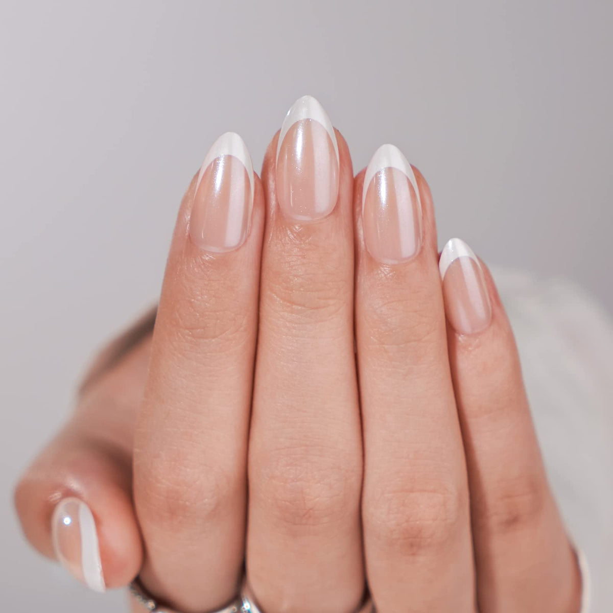 BTArtbox French Tip Nails White Almond Medium offer a salon-like home manicure with a crisp almond shape.