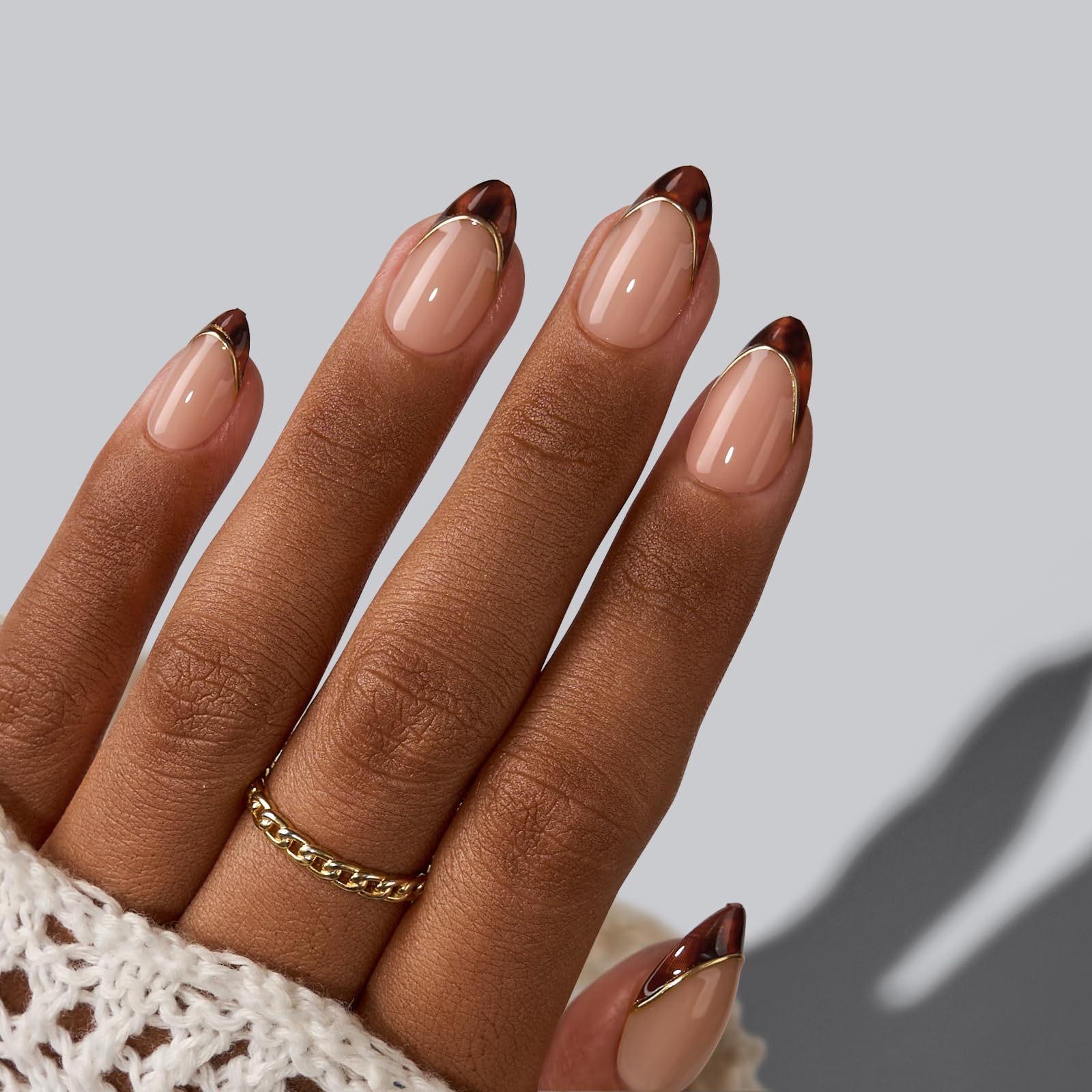 BTArtbox includes nail glue kit for longer wear and secure adhesion.
