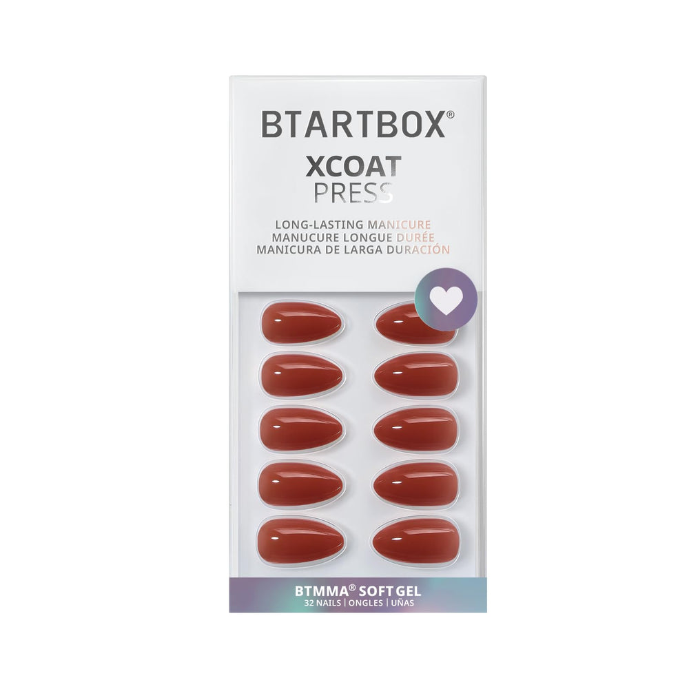 BTArtbox press-on nails withstand daily activities like typing and cleaning without chipping.