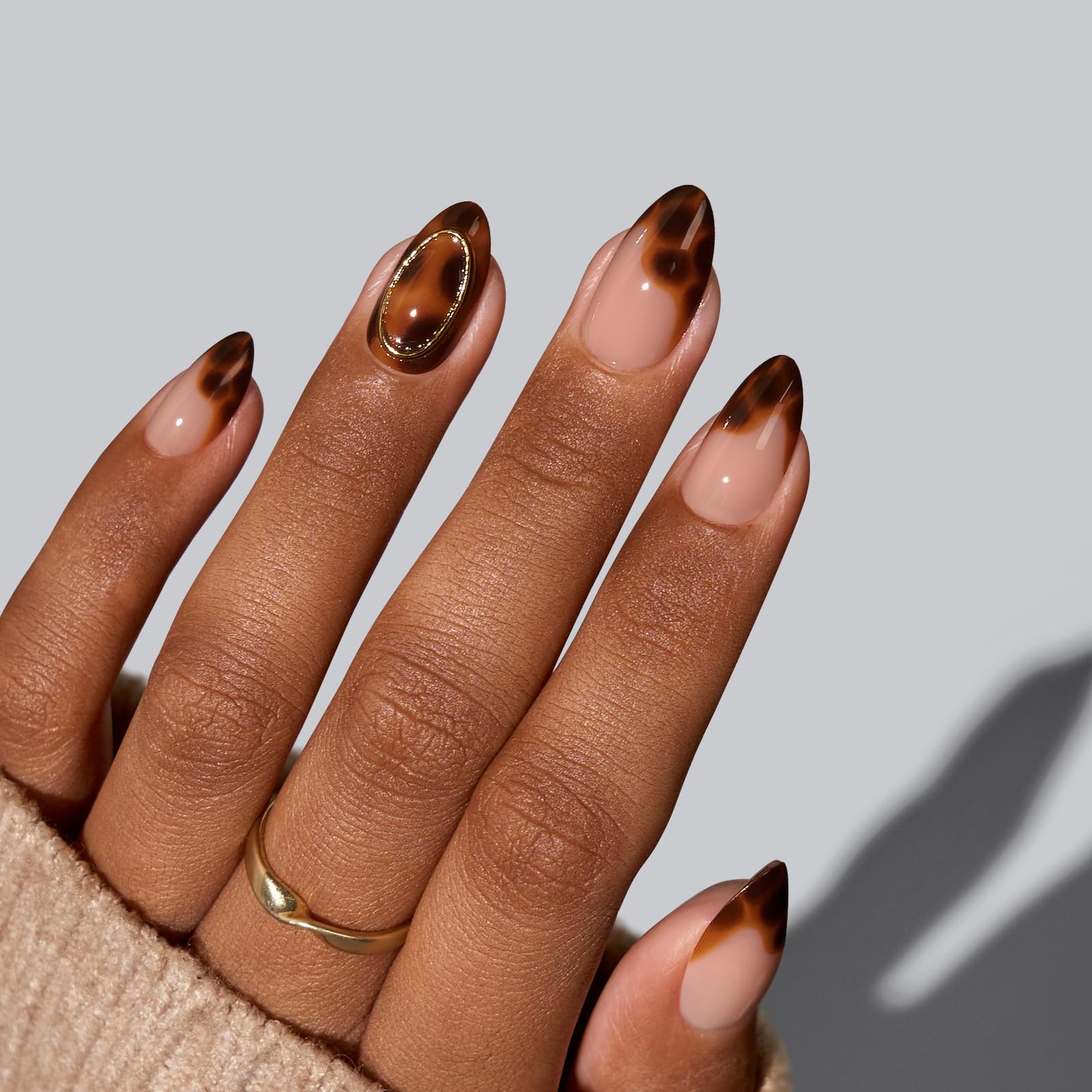 BTArtbox soft gel glue-on nails show comfortable fit and easy application.