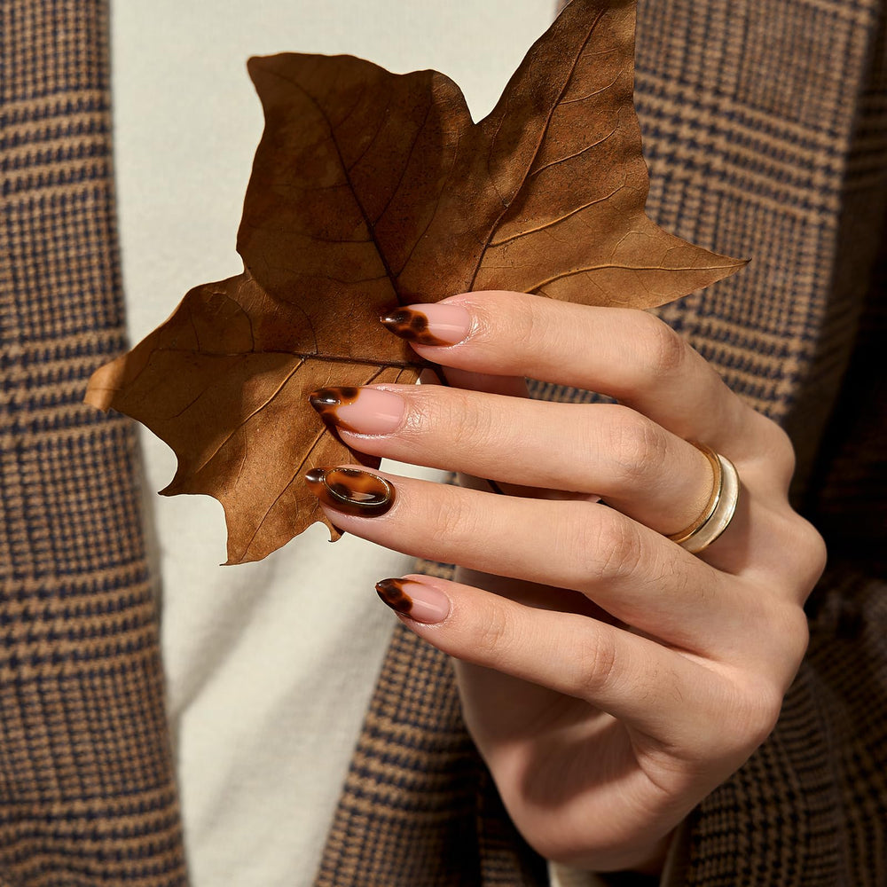 BTArtbox tortoise-shell short French tip nails for chic, low-maintenance manicure.