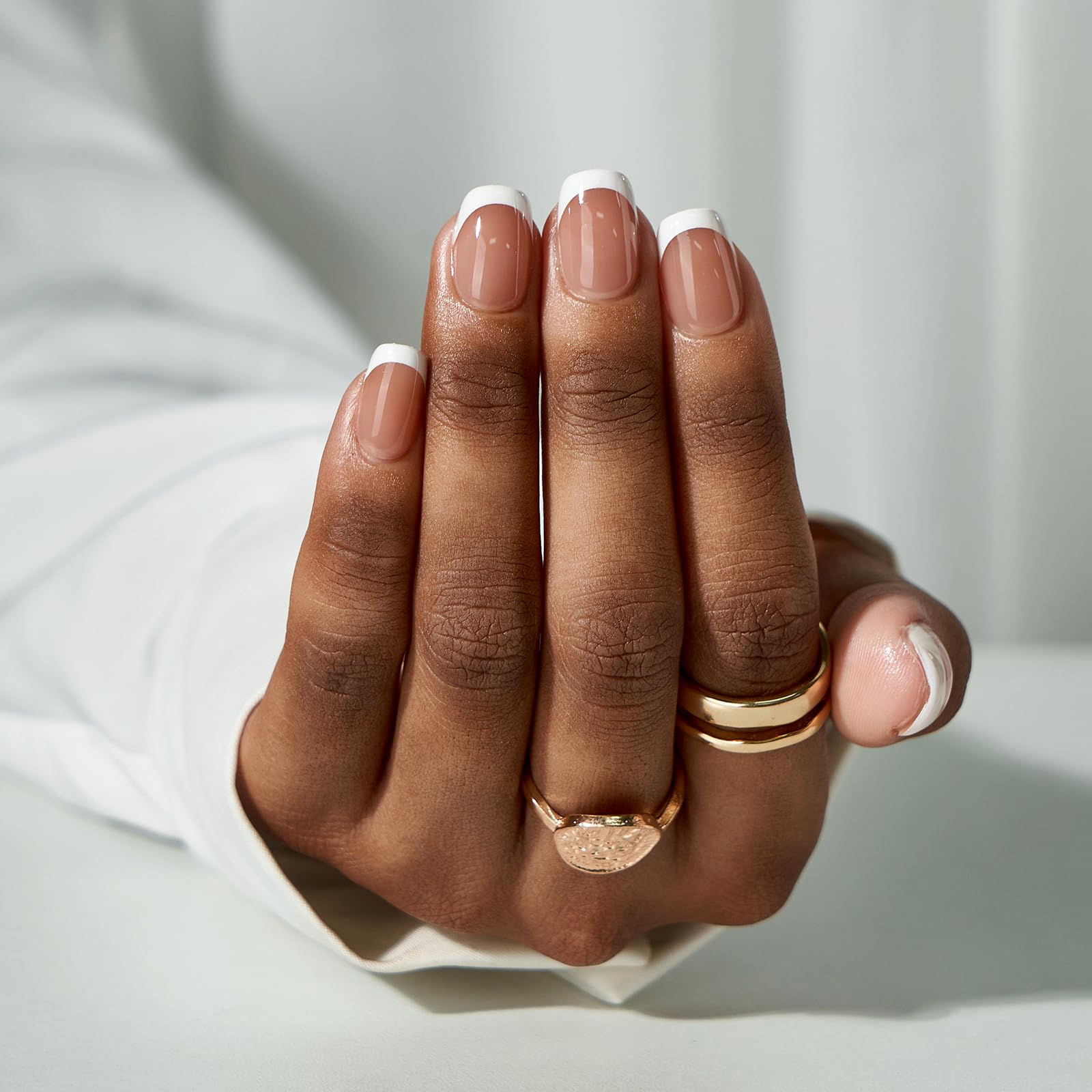 BTArtboxnails base coat primer pre-applied for quick, durable French tips.