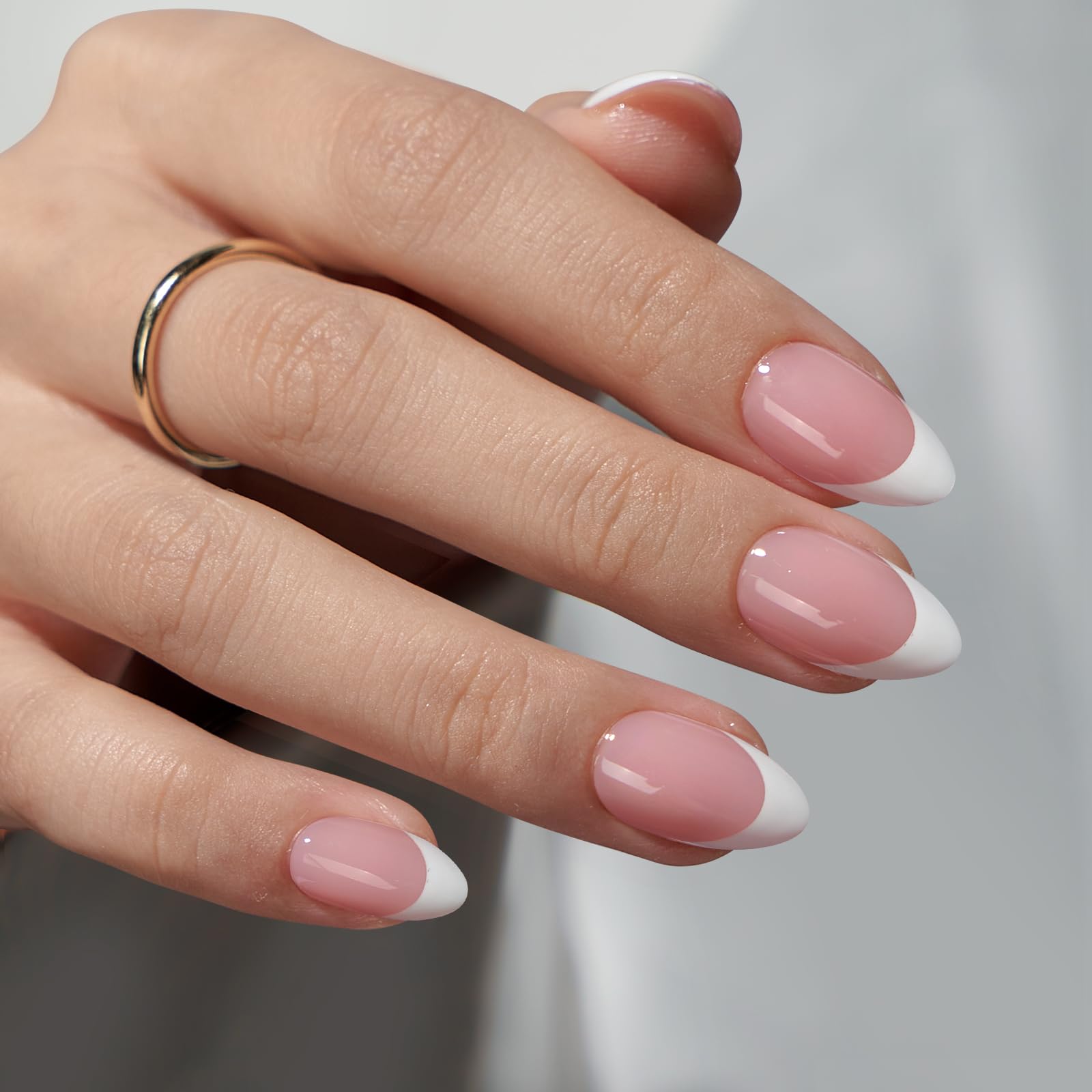 BTArtboxnails XCOATTIPS UV-curing tips enable seamless ombre and gradient designs.