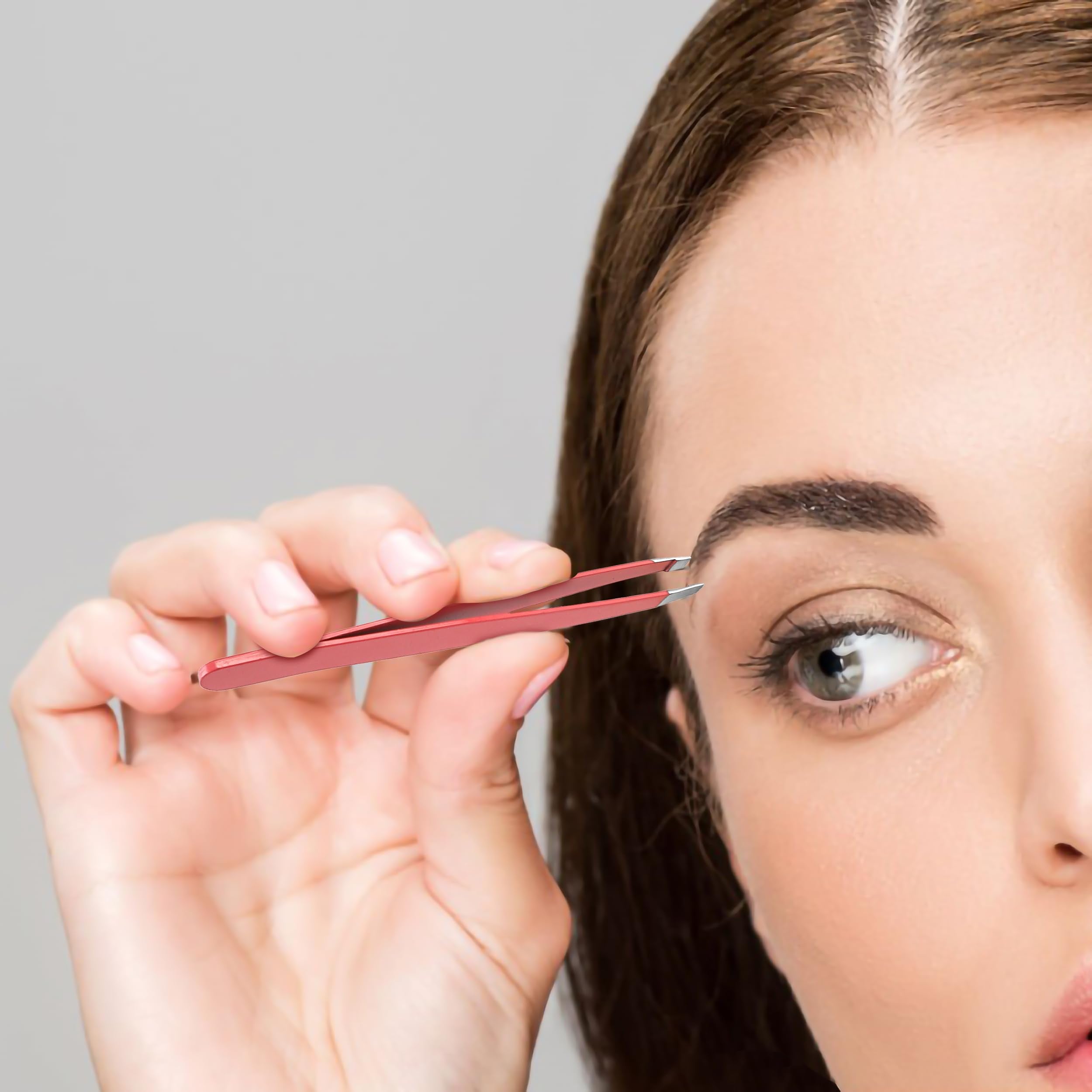 BuleVina crystal rhinestones add sparkle to daily makeup.