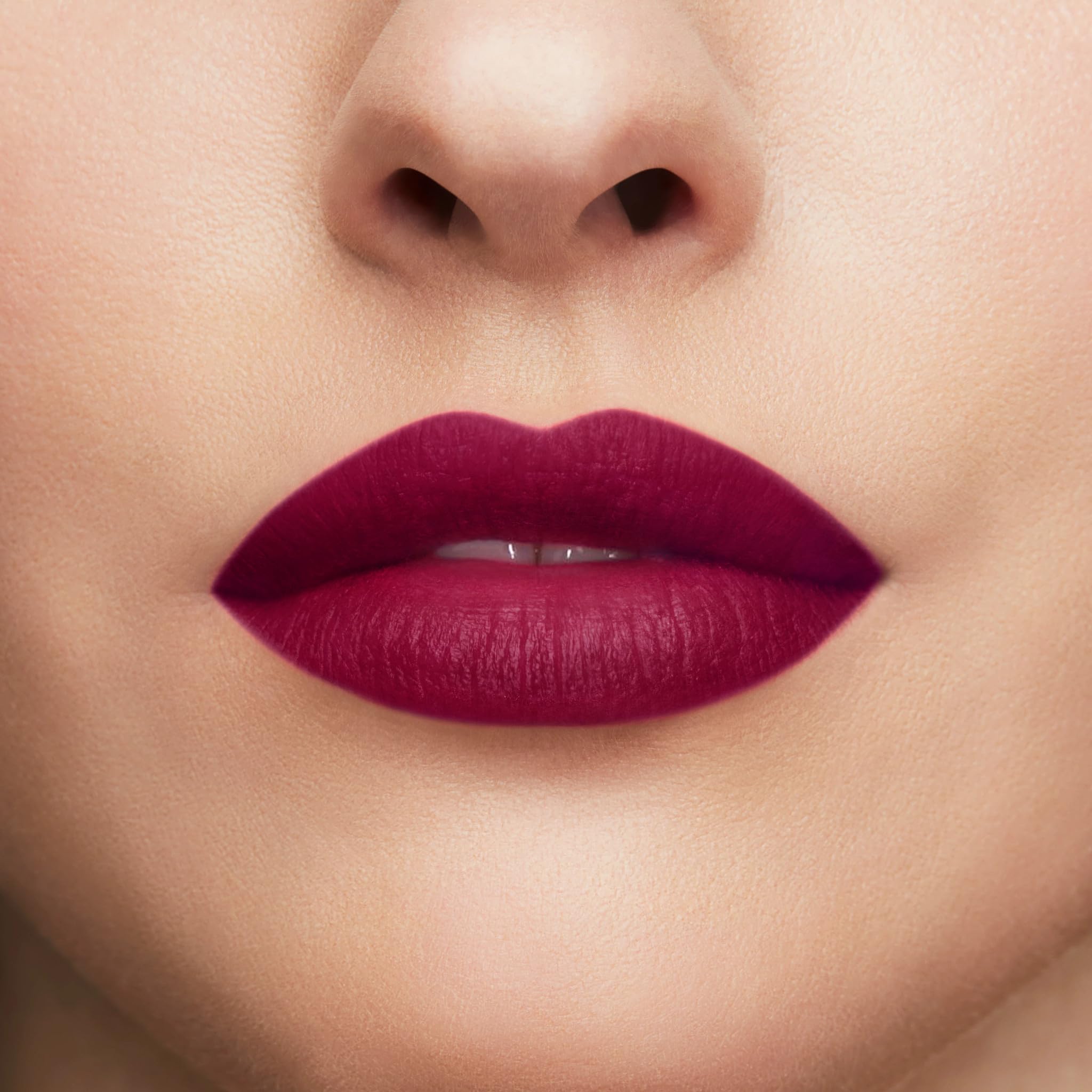 Buxom Power Line Plumping Lip Liner built-in blending brush enables smoothing.