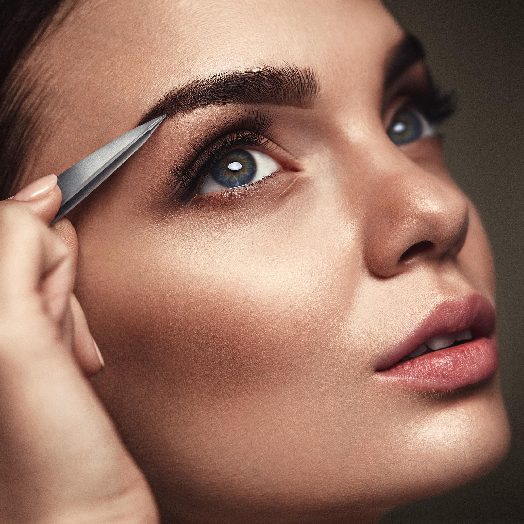By MILLY precision tips enable effortless plucking with minimal pressure.