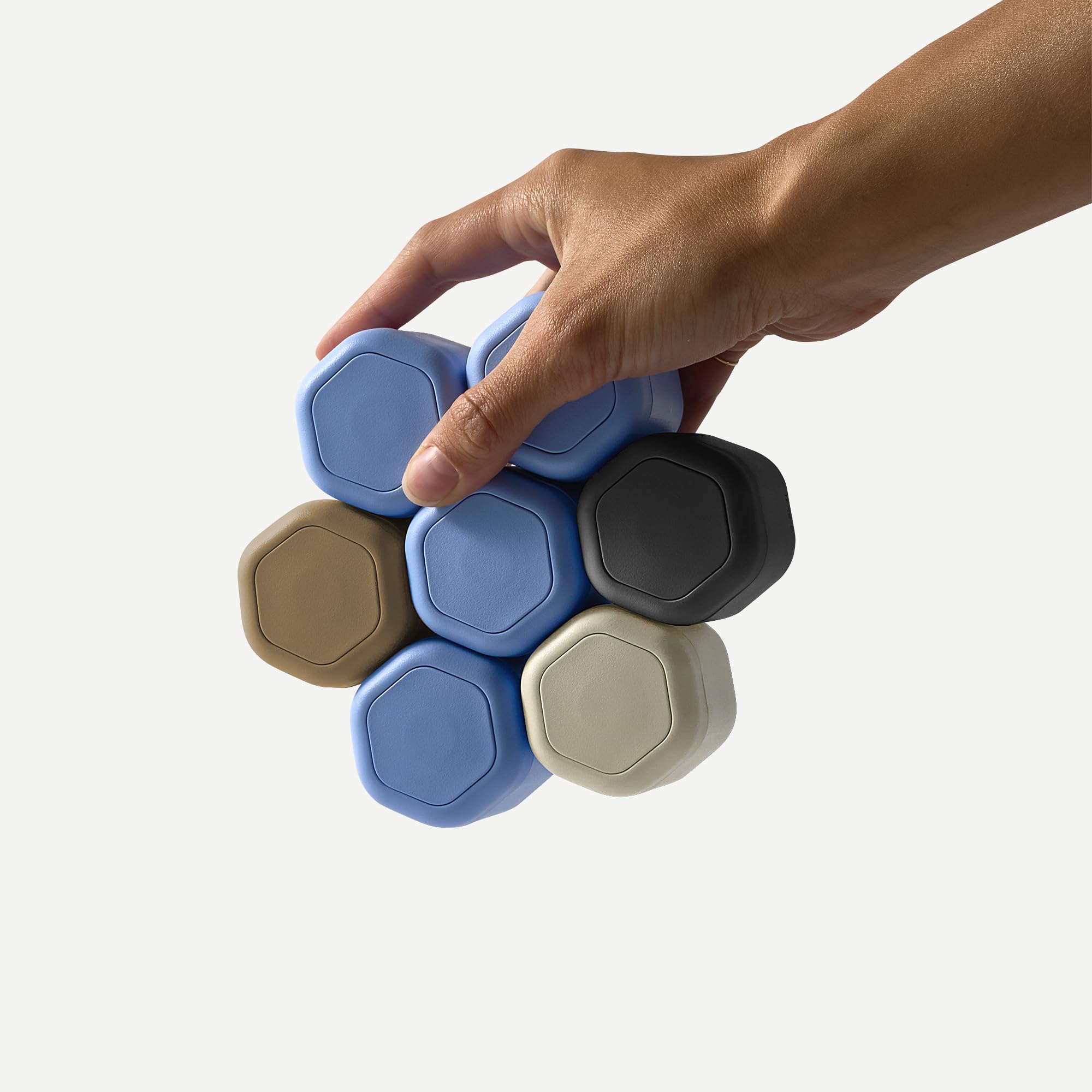Cadence travel containers wide-opening – easy filling and refilling to reduce waste.
