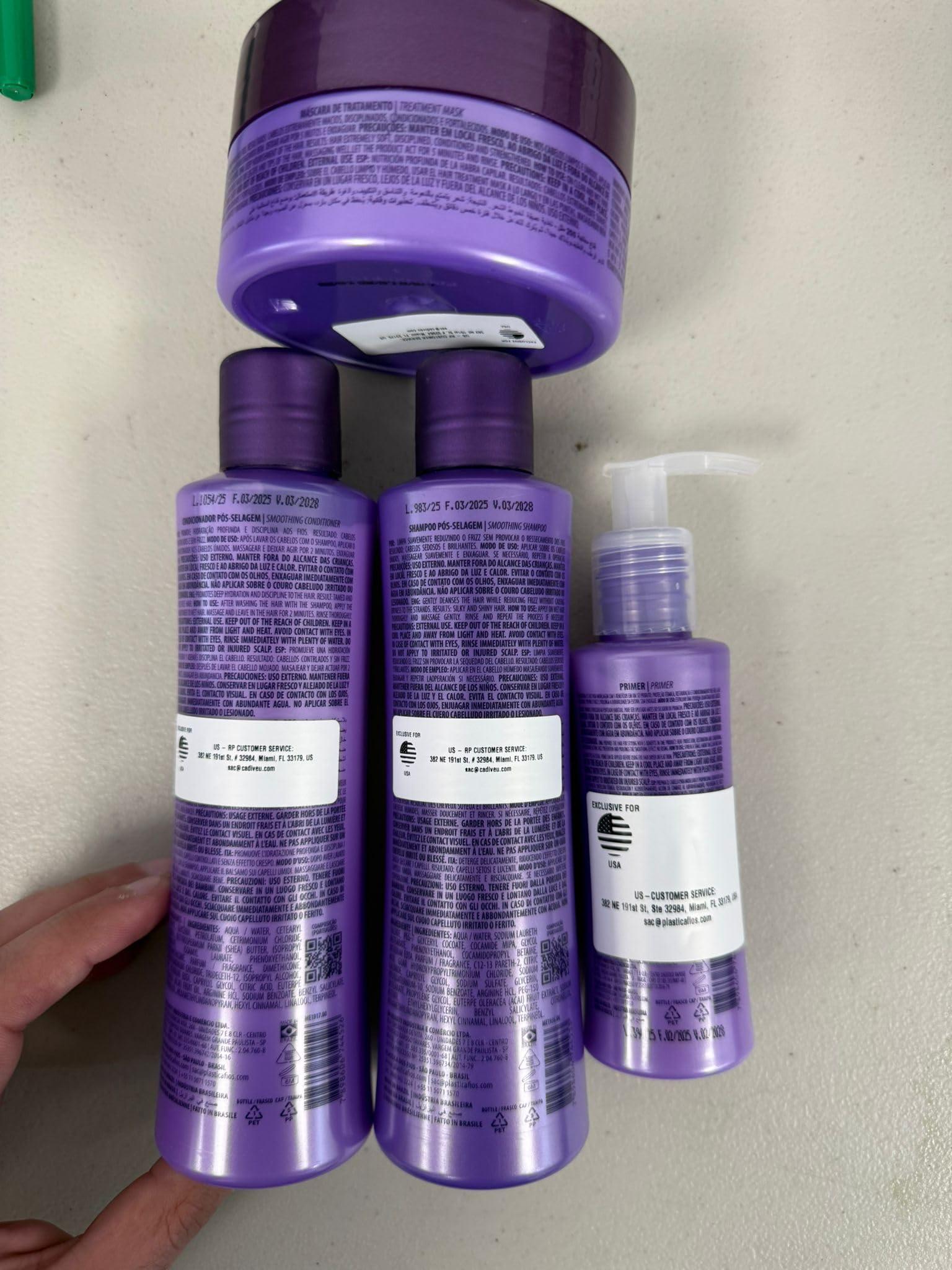 CADIVEU Plastica Dos Fios conditioner bottle delivering deep nourishment and shine.