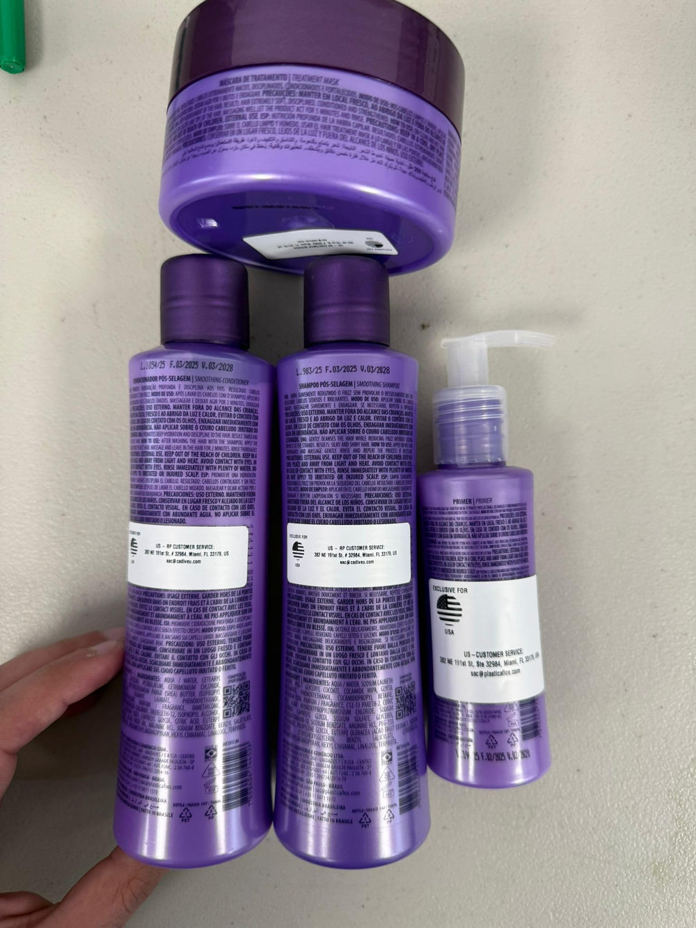 CADIVEU Plastica Dos Fios conditioner bottle delivering deep nourishment and shine.