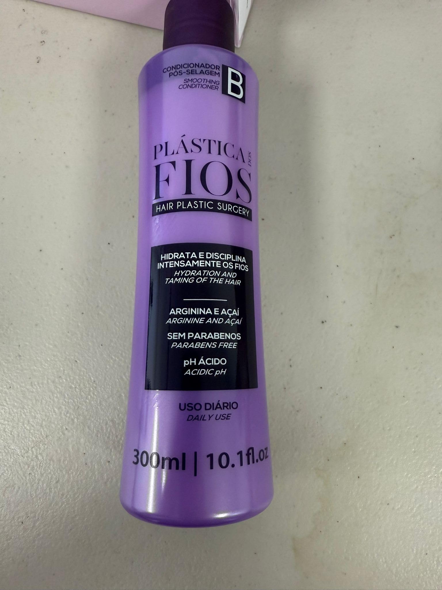 CADIVEU Plastica Dos Fios formula free from salts and parabens supports daily use.
