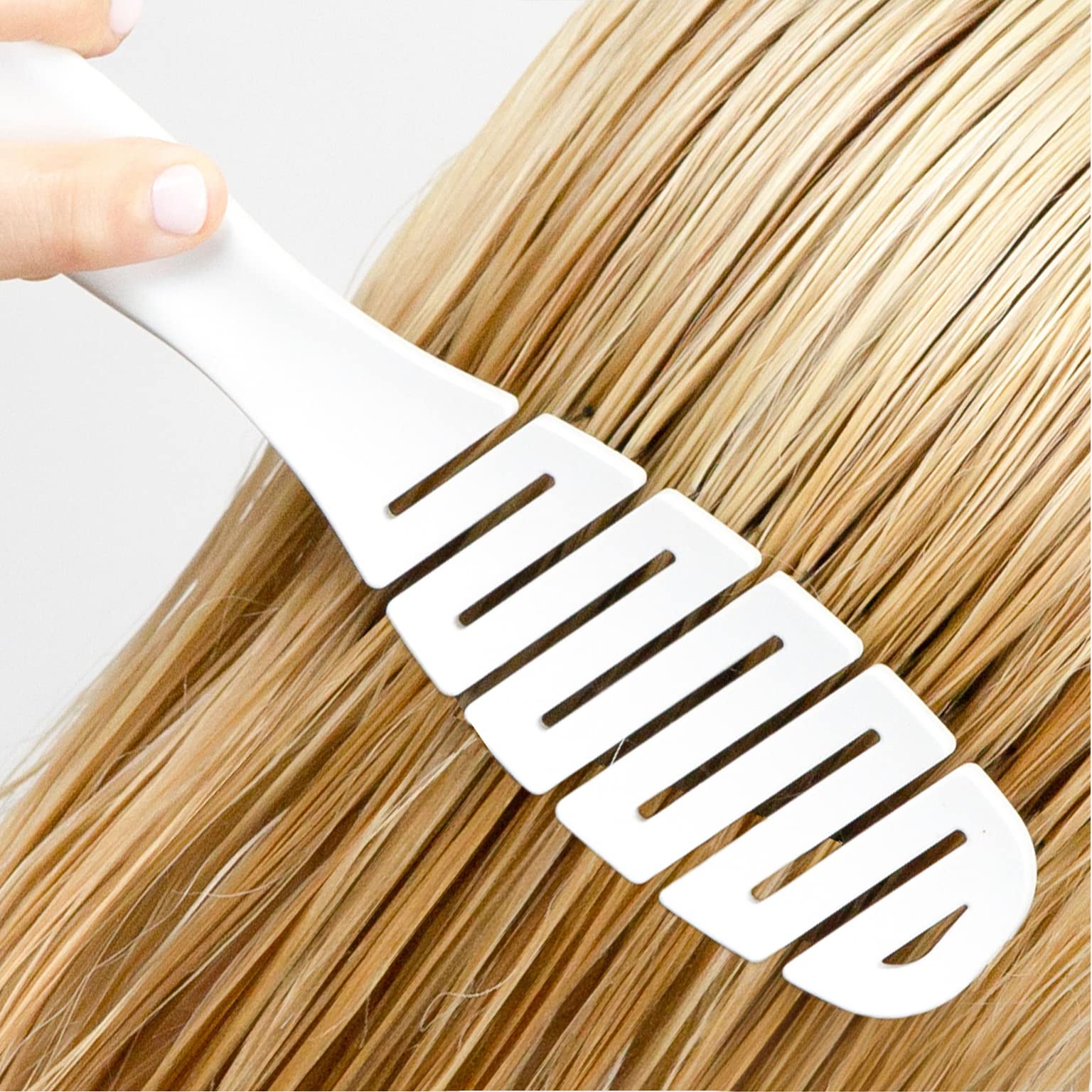 Calista Smoothie Brush vented design improves airflow during blow-drying