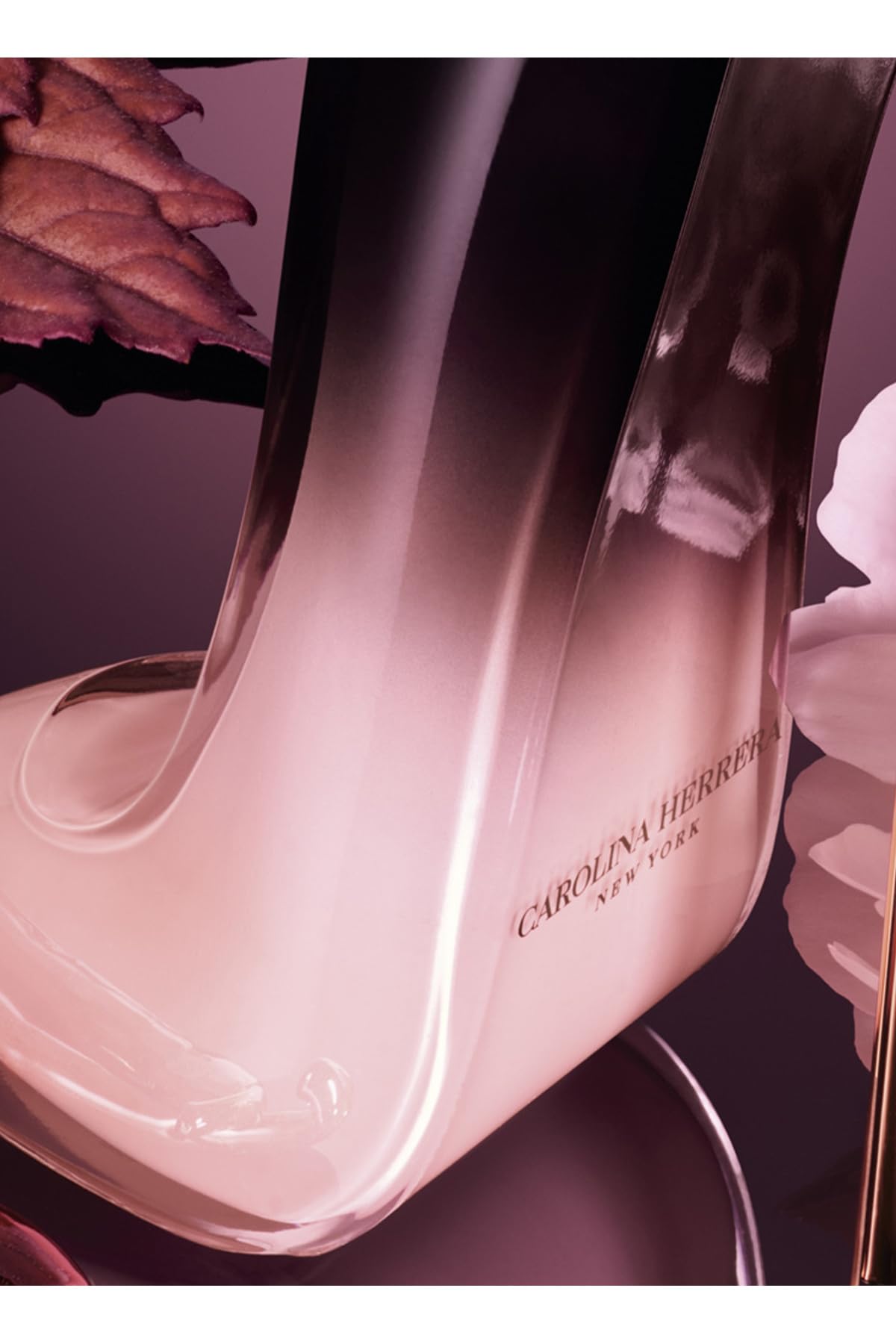 Carolina Herrera Good Girl Blush Elixir mist close-up