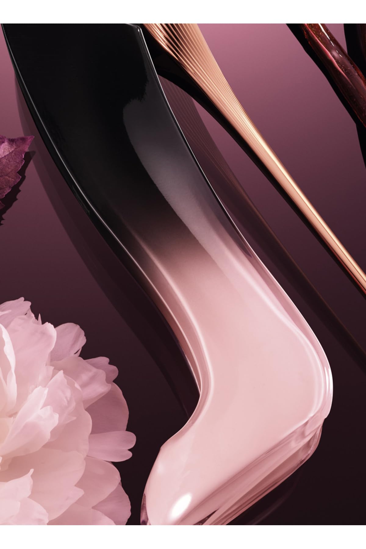 Carolina Herrera Good Girl Blush Elixir peony vanilla note close-up