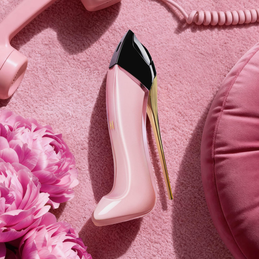 Carolina Herrera Good Girl Blush bottle close-up shows warm florals and vanilla-tonka warmth