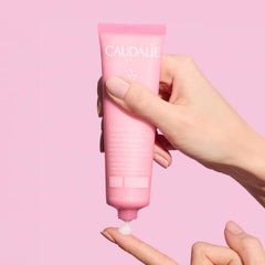 Caudalie VinoHydra Gel texture close-up shows refreshing, non-greasy gel formula.