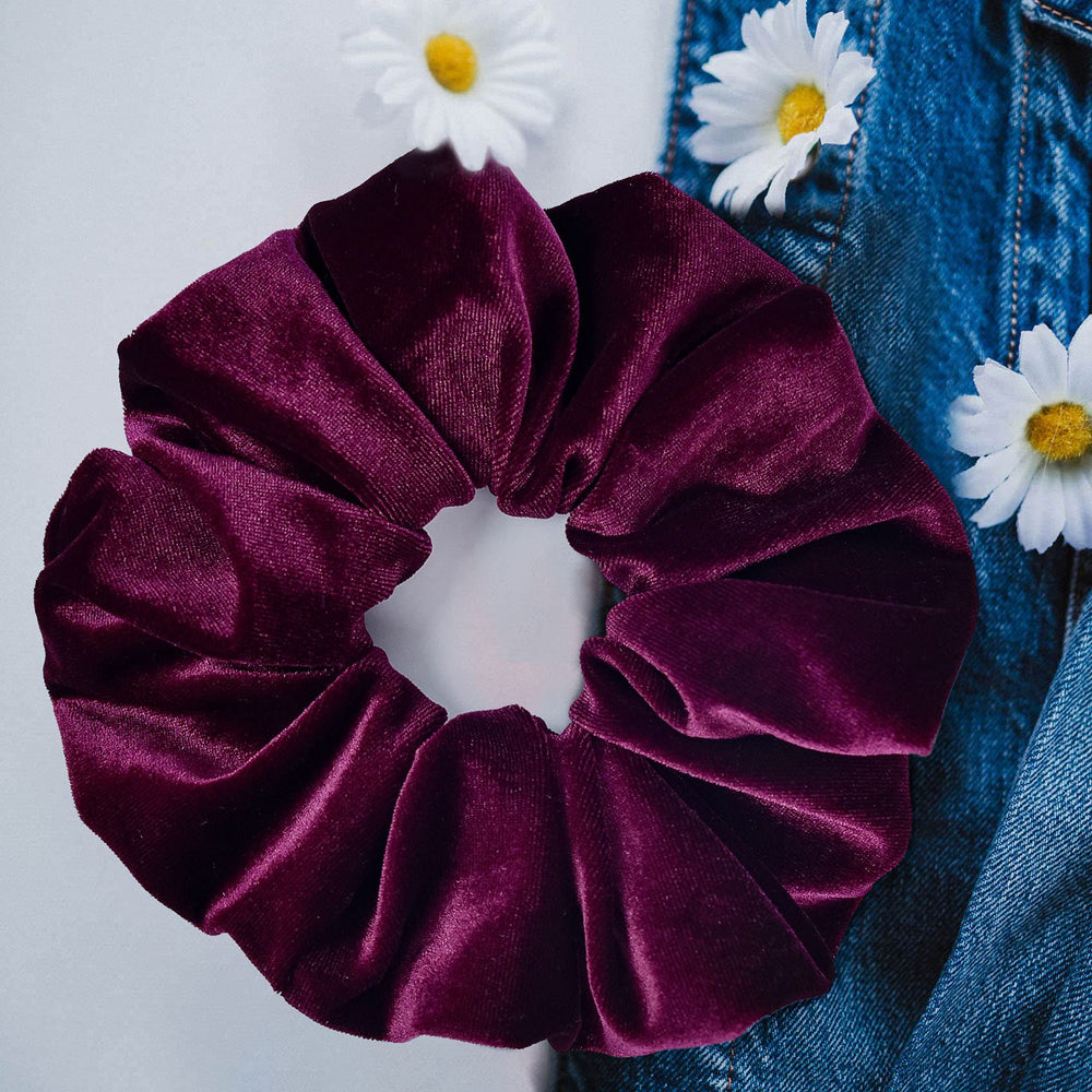CEELGON green velvet scrunchie brings vibrant color and comfort.