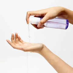 celimax Derma Nature Fresh pour on hand demonstrating oil texture for daily cleansing