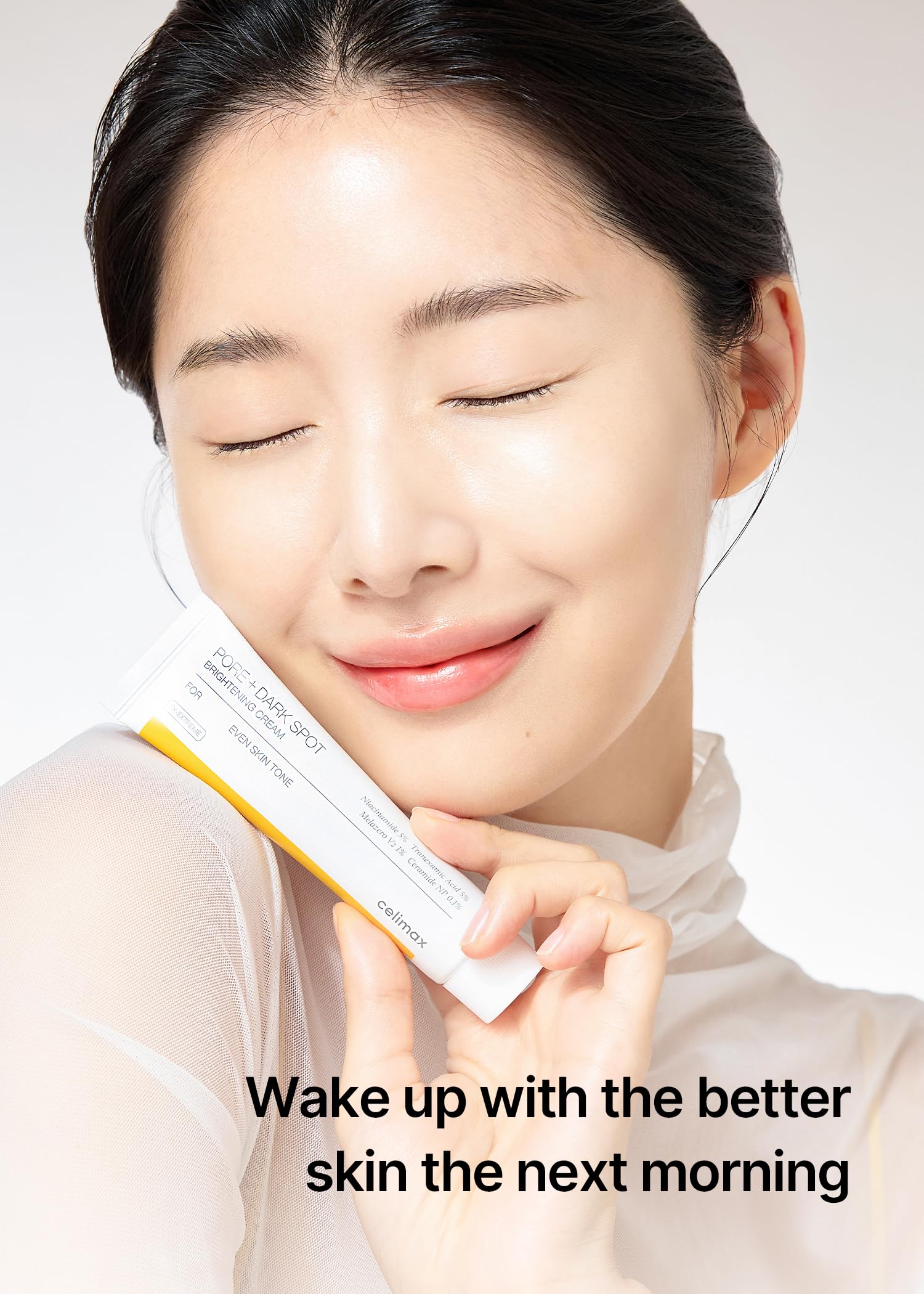 Celimax non-sticky formula spreads smoothly, making makeup-ready skin.