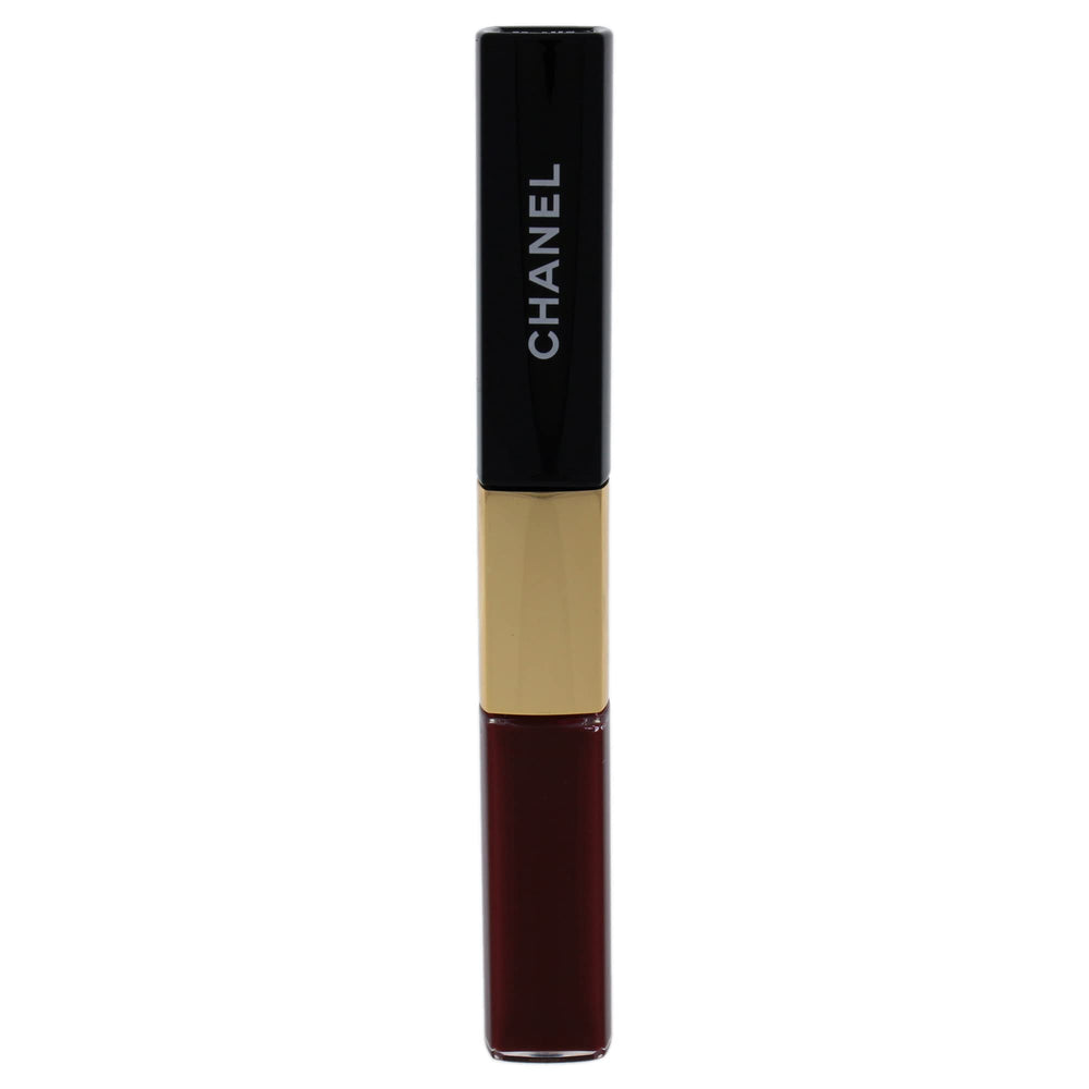 Chanel Le Rouge Duo Ultra Tenue gloss top coat close-up delivers luminous shine