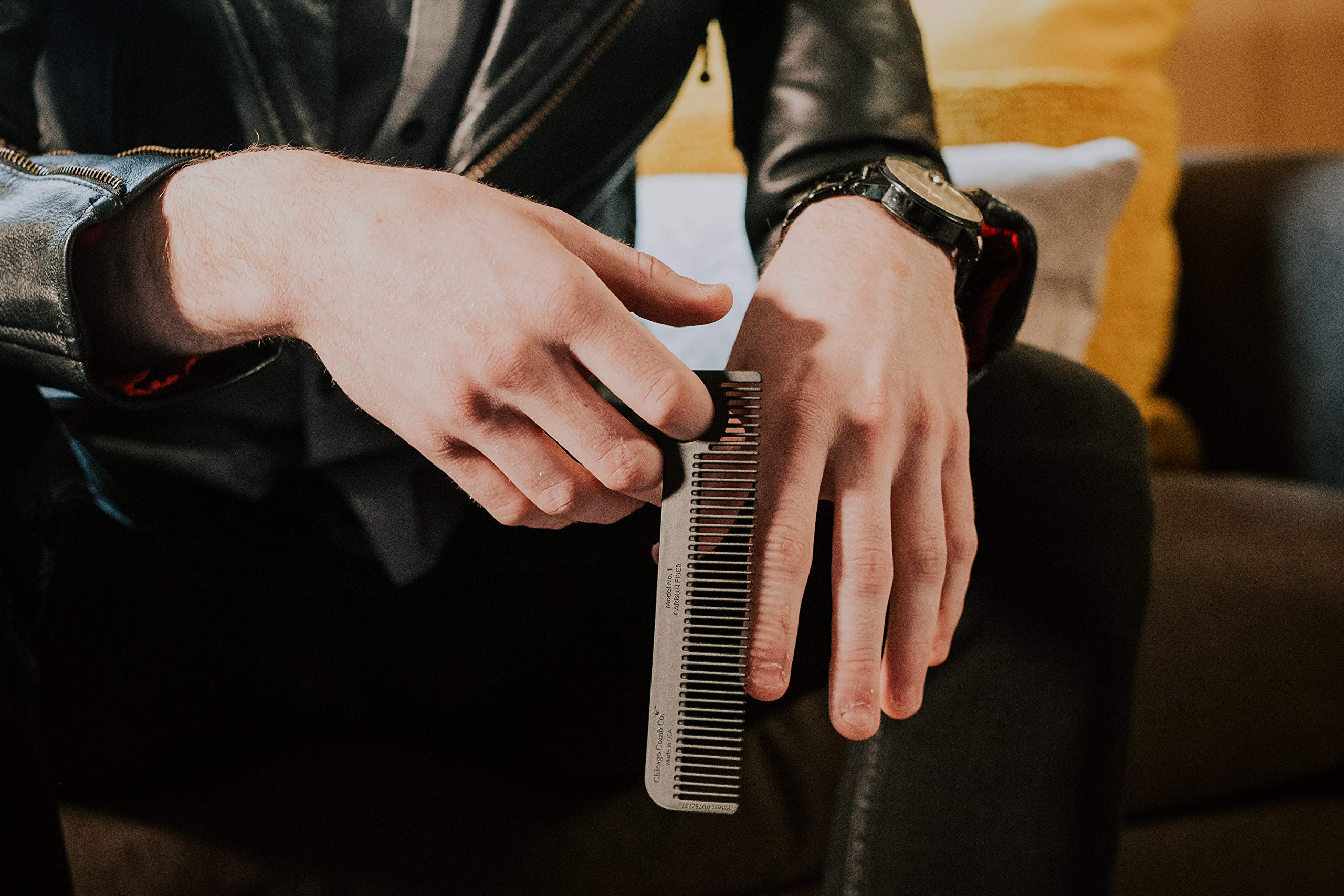 Chicago Comb Model 1 ultra-lightweight build for daily carry without bulk.