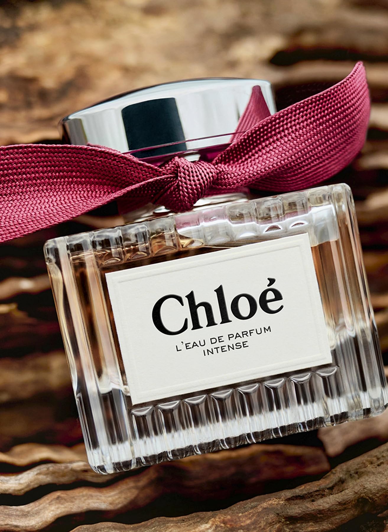 Chloé L'Eau de Parfum Intense warm woody base close-up with ambrox and cedarwood.