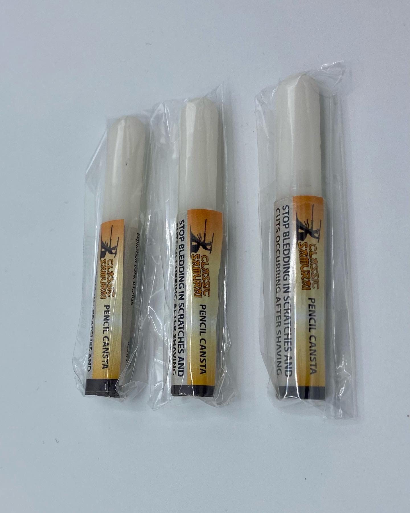 Classic Samurai conjunto de 12 boligrafos de alumbre para afeitado preparado.