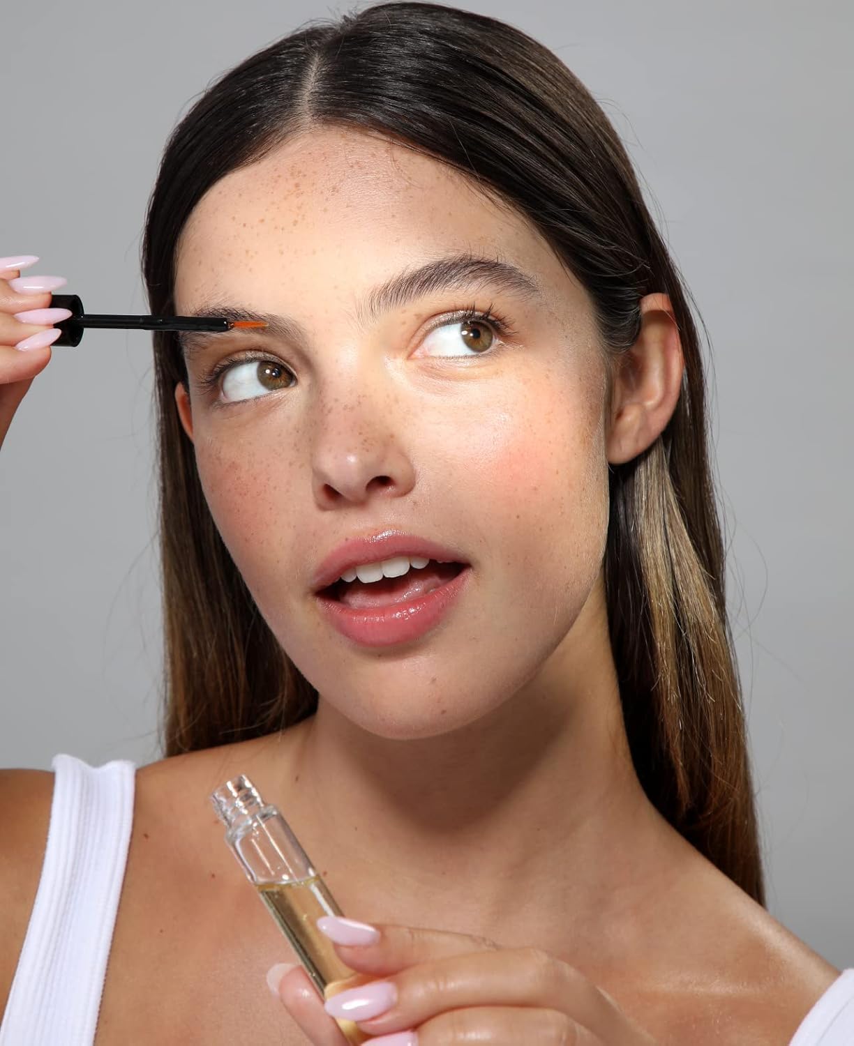 Cliganic castor oil amber bottle preserves purity for skin and hair care routines.
