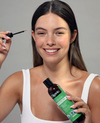 Cliganic castor oil eyelash-kit image with wand and brush for easy application.
